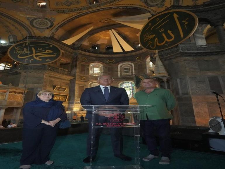 Bakan Ersoy, Ayasofyadaki restorasyon çalışmalarını inceledi