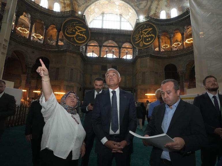 Bakan Ersoy, Ayasofyadaki restorasyon çalışmalarını inceledi