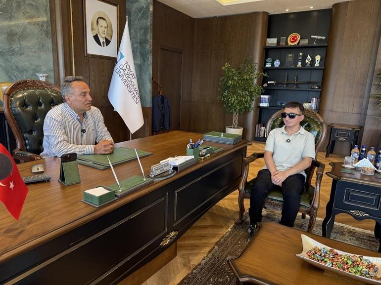Türkiye 378’incisi olan görme engelli Taha, özel eğitim öğretmenliğini seçti