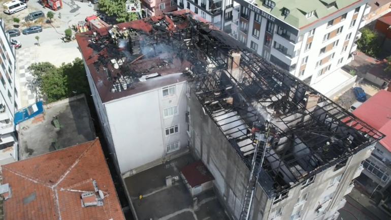 Avcılarda 6 katlı binanın çatısında yangın; alevler bitişikteki apartmana sıçradı