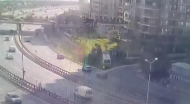 Zeytinburnunda 1 kişinin öldüğü 17 kişinin yaralandığı İETT kazası kamerada