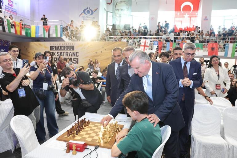 Sultangazi’de Naim Süleymanoğlu Gençlik Spor ve Yaşam Merkezi’nin temel atıldı