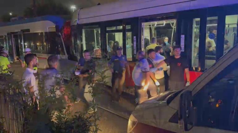 Zeytinburnunda iki tramvay çarpıştı: 11 yaralı