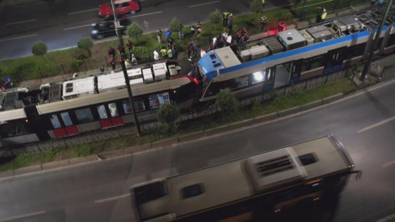 Zeytinburnunda iki tramvay çarpıştı: 11 yaralı