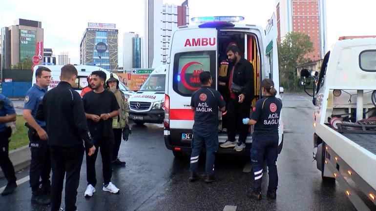 Ataşehir’de otomobil kaldırıma çarpıp takla attı: 2 yaralı