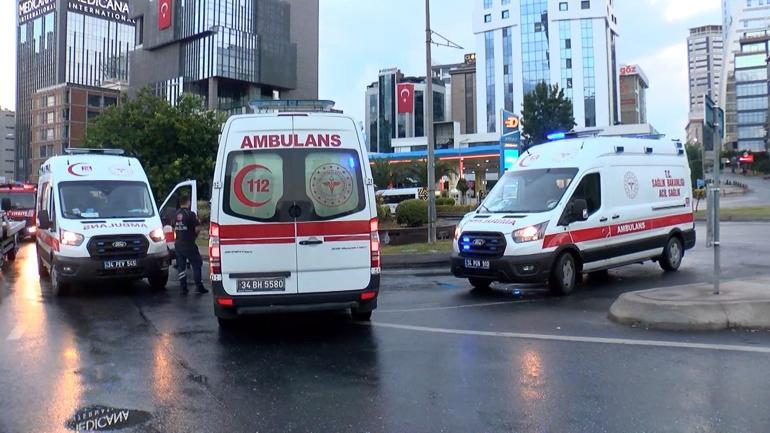 Ataşehir’de otomobil kaldırıma çarpıp takla attı: 2 yaralı
