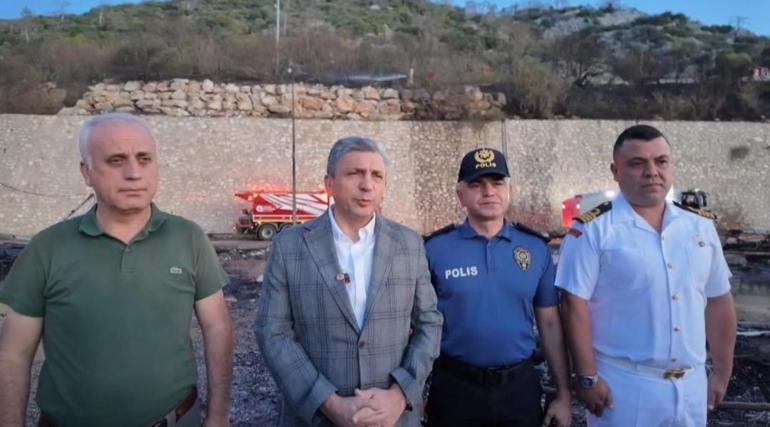 Antalya Balıkçı Barınağı’ndaki yangında 20’den fazla tekne yandı
