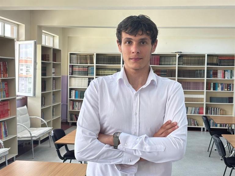 Gülfidan öğretmen, okuluna 5 bin 500 kitaplık modern kütüphane kazandırdı