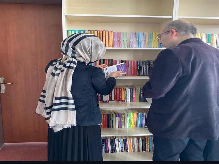 Gülfidan öğretmen, okuluna 5 bin 500 kitaplık modern kütüphane kazandırdı