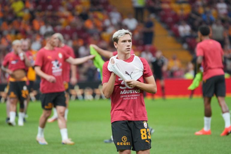 Galatasaray - Göztepe maçında ilk düdük çaldı