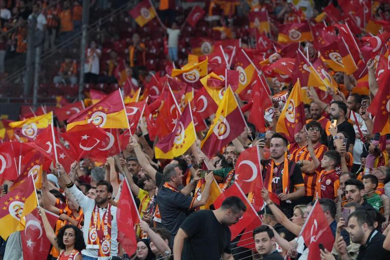 Galatasaray - Göztepe maçında ilk düdük çaldı