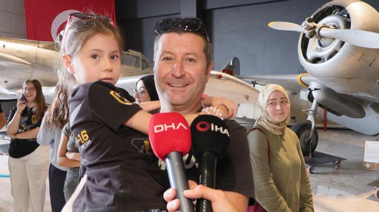 SOLOTÜRK ekibi İstanbul Havacılık Müzesinde imza etkinliği düzenledi