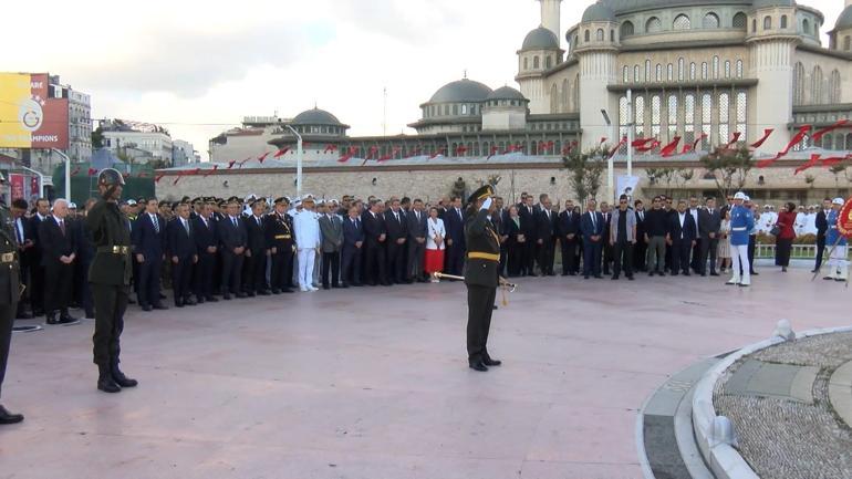 Taksim Meydanında 30 Ağustos Zafer Bayramı töreni
