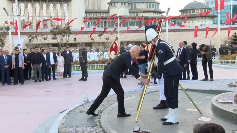 Taksim Meydanında 30 Ağustos Zafer Bayramı töreni