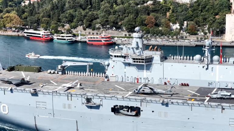 Deniz Kuvvetleri Komutanlığına bağlı 15 gemi İstanbul Boğazından geçiyor