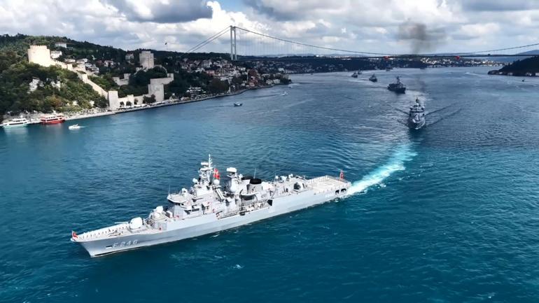 Deniz Kuvvetleri Komutanlığına bağlı 15 gemi İstanbul Boğazından geçiyor
