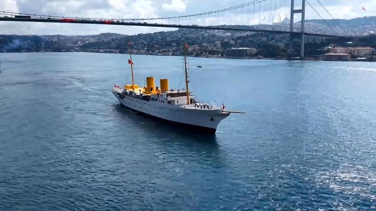 Deniz Kuvvetleri Komutanlığına bağlı 15 gemi İstanbul Boğazından geçti