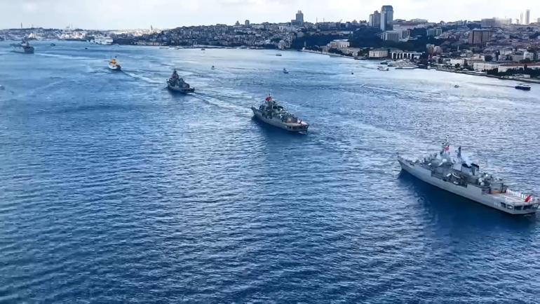 Deniz Kuvvetleri Komutanlığına bağlı 15 gemi İstanbul Boğazından geçti
