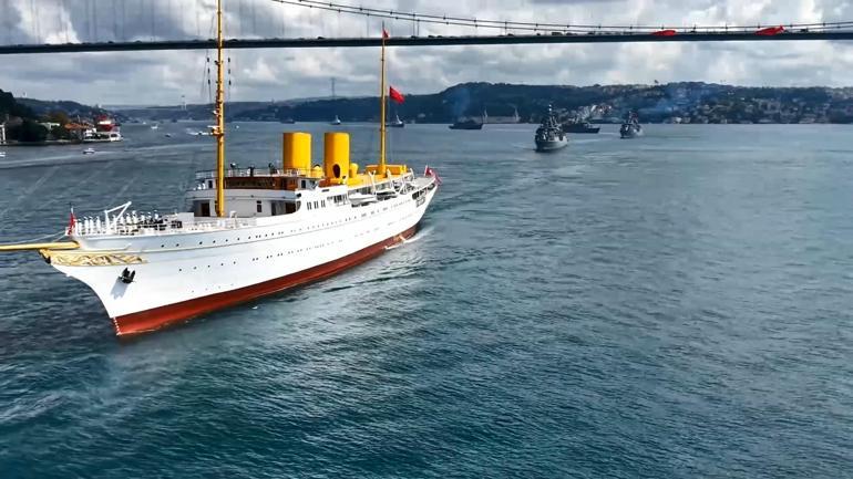 Deniz Kuvvetleri Komutanlığına bağlı 15 gemi İstanbul Boğazından geçti
