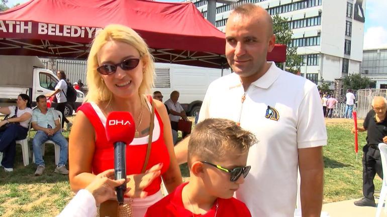 30 Ağustos Zafer Bayramı’nı Vatan Caddesi’nde coşkuyla kutladılar: İyi ki bu vatanda yaşıyoruz