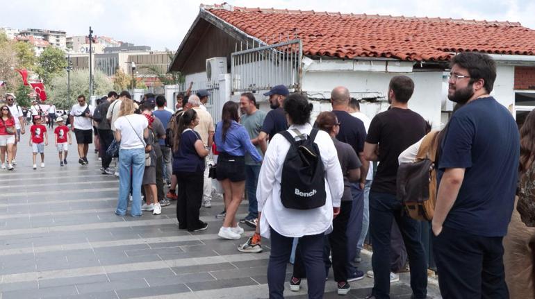 TCG Oruçreis gemisi Zafer Bayramı nedeniyle ziyarete açıldı