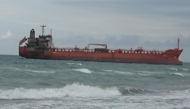 Karadeniz’de dron saldırısına uğrayan tanker, Samsun’da karaya oturdu