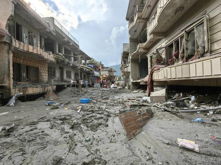 Nepaldeki selde hayatını kaybedenlerin sayısı 734’e yükseldi