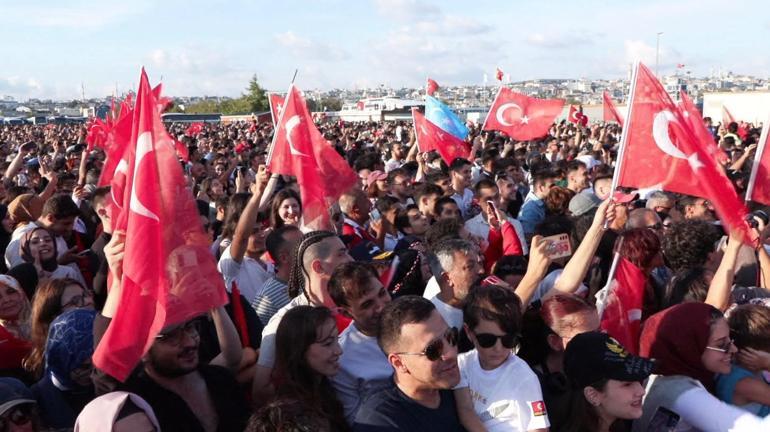 SOLOTÜRKten Yenikapı semalarında Zafer Bayramı gösterisi