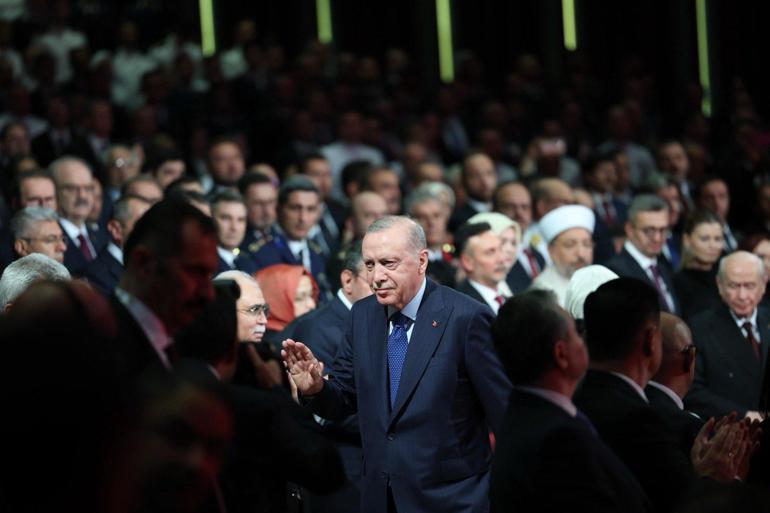 Cumhurbaşkanı Erdoğan: Türkiye Cumhuriyetini her evden bir yiğidi toprağa vererek kurduk