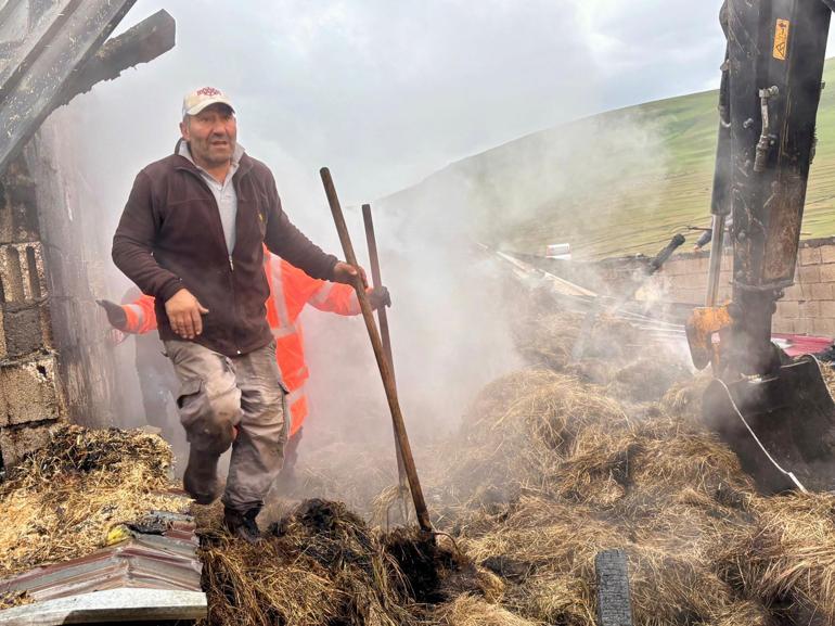 Ardahanda ahır ve depo yandı, 600 balya saman kül oldu