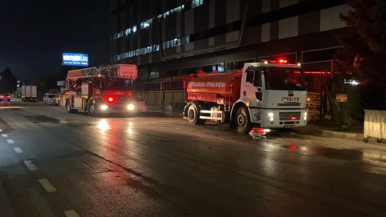 Bursada tekstil fabrikasının çatısında çıkan yangın söndürüldü