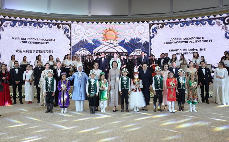 Emine Erdoğan, Kırgızistanda etnik el sanatları sergisini ziyaret etti