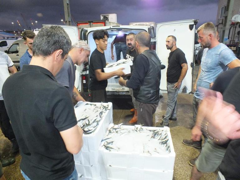 Balık avı sezonu açıldı, Bandırma Balık Hali’nde yoğunluk yaşandı