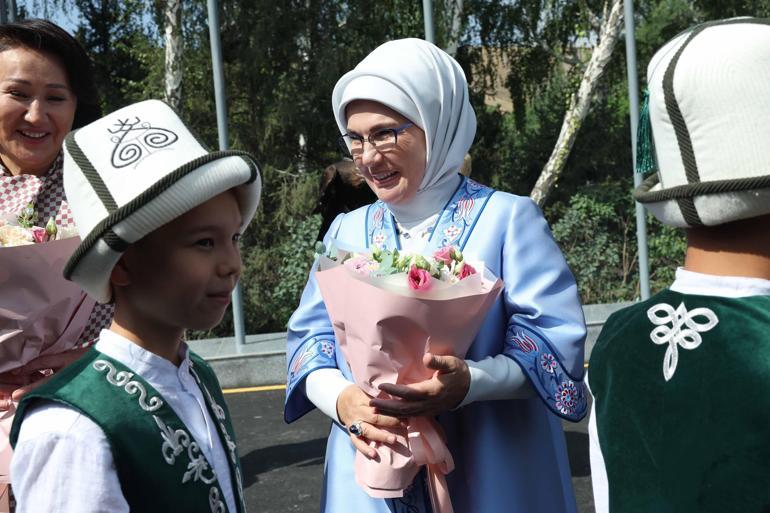 Emine Erdoğan, Kırgızistanda etnik el sanatları sergisini ziyaret etti