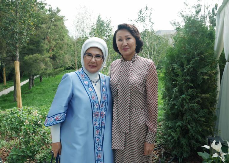 Emine Erdoğan, Kırgızistanda etnik el sanatları sergisini ziyaret etti
