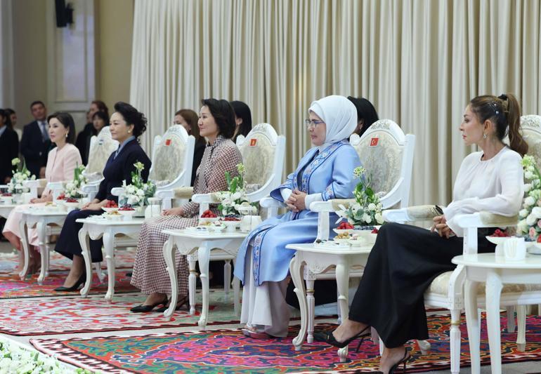 Emine Erdoğan, Kırgızistanda etnik el sanatları sergisini ziyaret etti