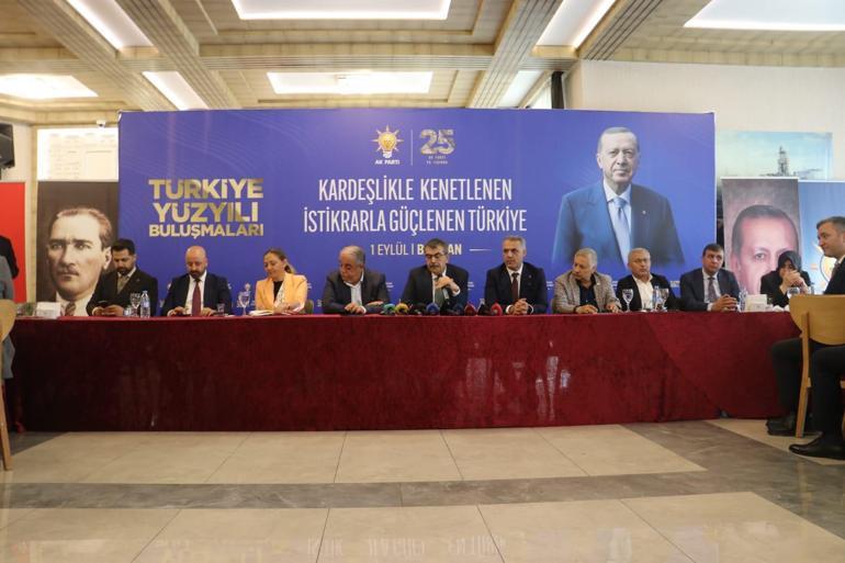 Bakan Tekin: Top artık bizde, hep beraber bu sürece sahip çıkalım