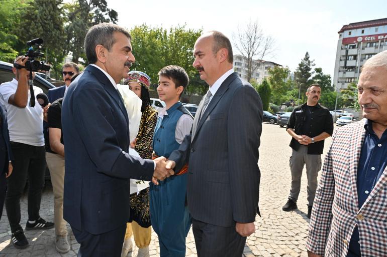 Bakan Tekin: Top artık bizde, hep beraber bu sürece sahip çıkalım