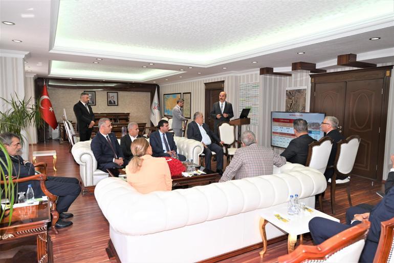 Bakan Tekin: Top artık bizde, hep beraber bu sürece sahip çıkalım