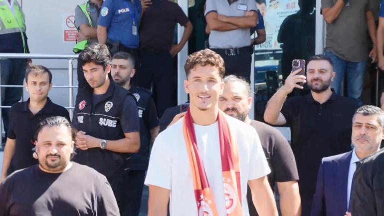 Galatasarayın yeni transferi Deniz Gül İstanbulda
