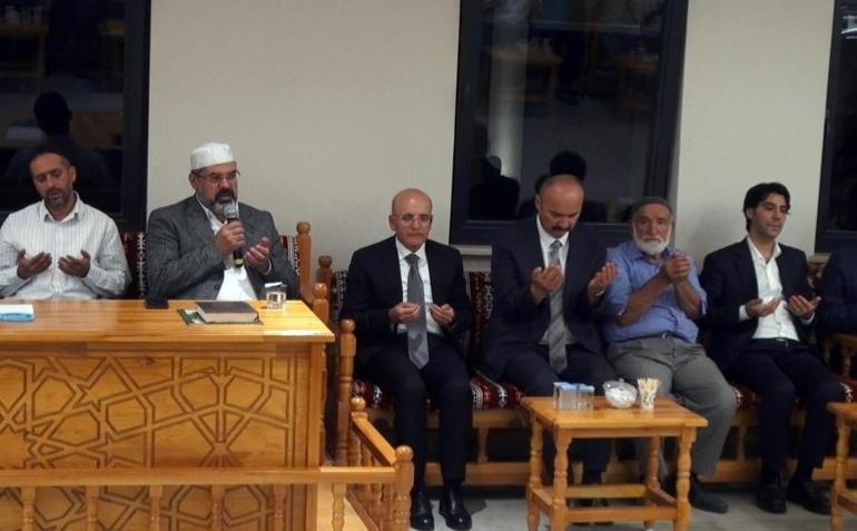 Bakan Şimşek, yeğeninin taziyesine katıldı