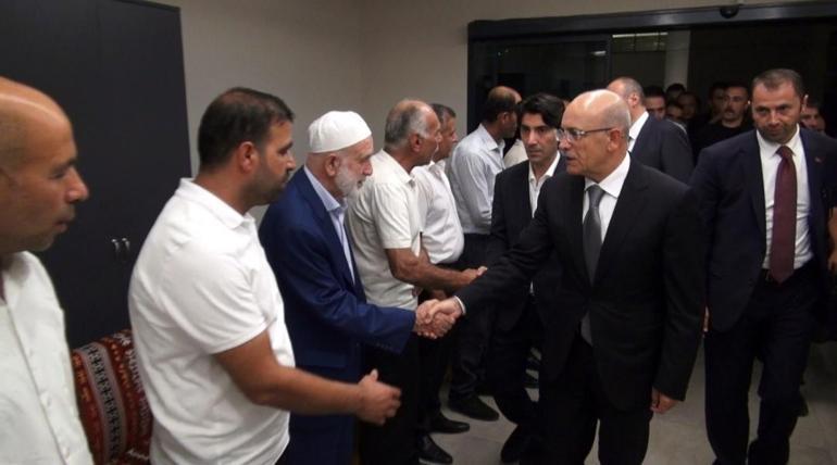 Bakan Şimşek, yeğeninin taziyesine katıldı