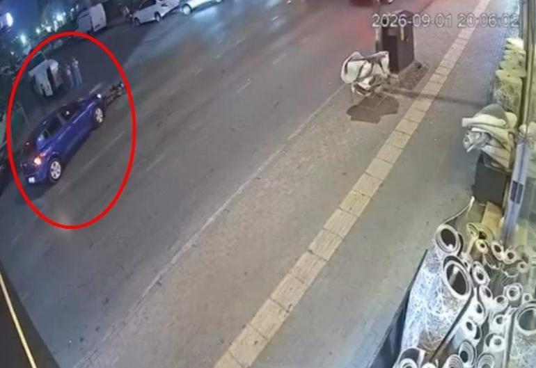 Bursada devrilen motosiklet otomobile çarptı; o anlar kamerada
