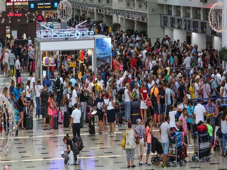 Antalyada her 4 turistten 1i Alman ya da Rus