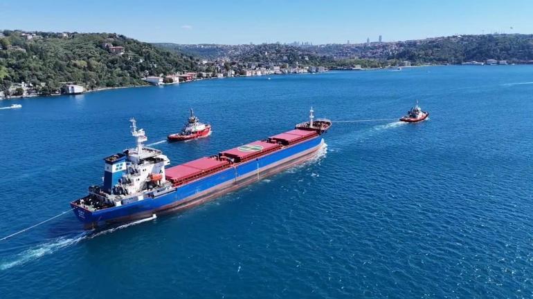 Rusyada İHA saldırısına uğrayan gemi İstanbul Boğazında geçti