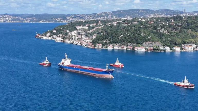 Rusyada İHA saldırısına uğrayan gemi İstanbul Boğazında geçti
