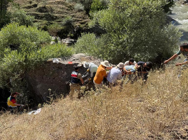 Bingöl’de otomobil dere yatağına devrildi: 1 ölü, 4 yaralı