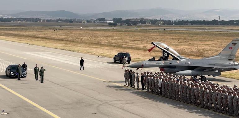 Hava Kuvvetleri Komutanı Orgeneral Rafet Dalkıran, yılın ilk eğitim uçuşunu gerçekleştirdi
