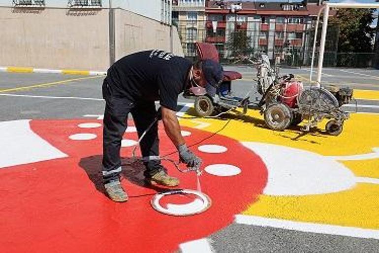 Bağcılar’da okul bahçelerine geleneksel oyun alanları çizildi
