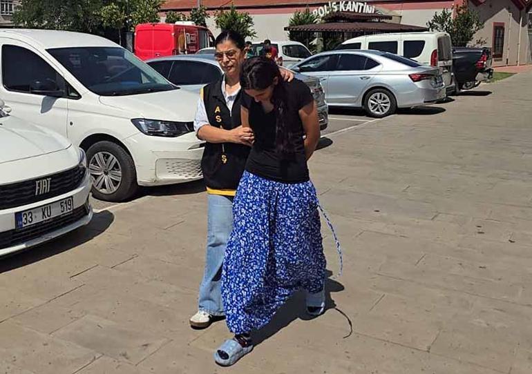 Camiye namaza gelen kadının çantasındaki altınları çaldılar